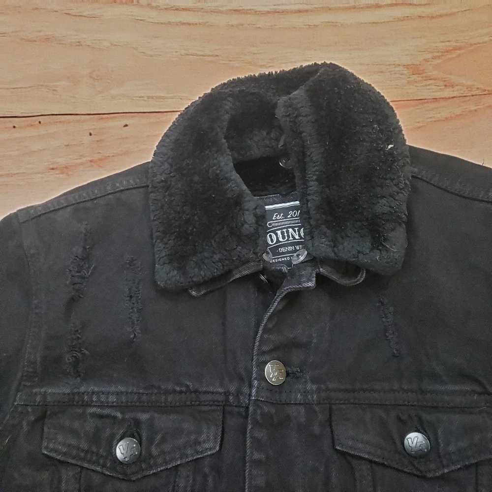 YoungLA Jacket Mens Medium Black Denim Trucker Sherpa Collar Distressed Faux Fur